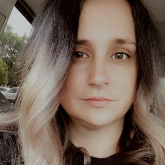 Meet your Posher, Cassandra - Picture 1 of 1